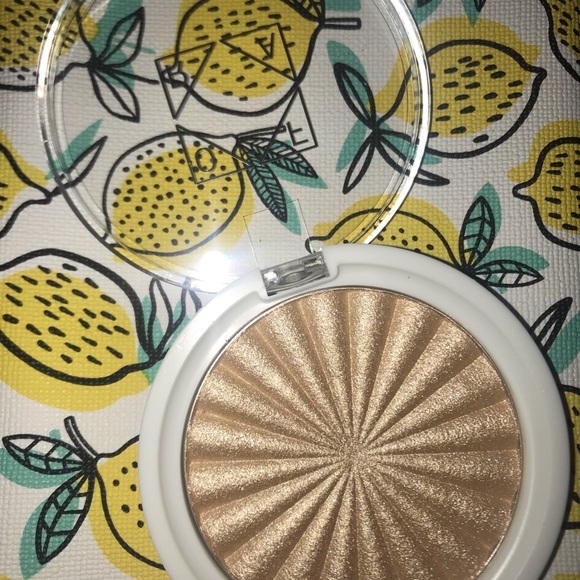 OFRA Highlighter Rodeo Drive - Picture 4 of 4